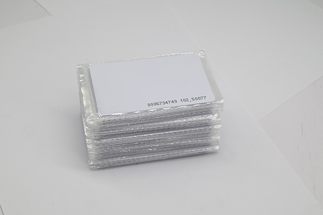 RFIDϵͳ��Ҫ�ɶ�д����Ӧ�����ͺ�̨��������