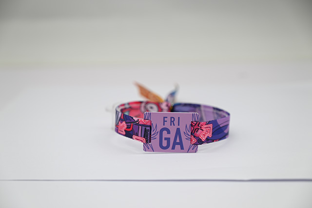 �ܶ�λ��У԰���������������