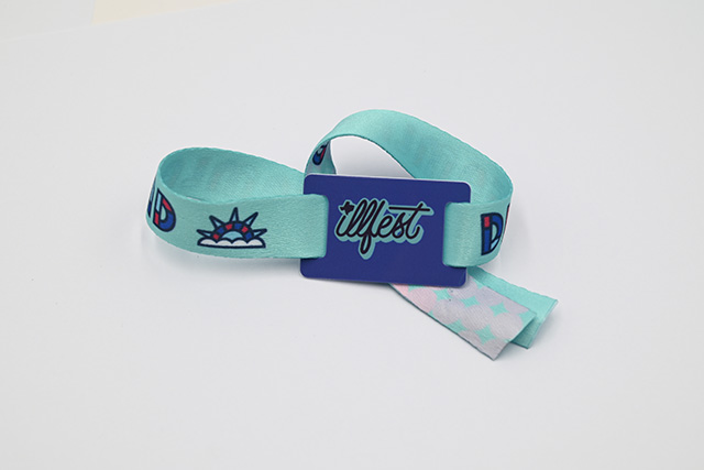 ���ӱ�ǩ��������ɺ������;����