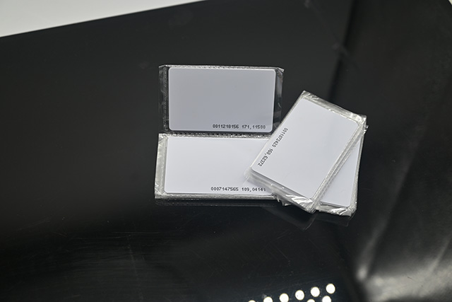 �ǽӴ�ʽIC������